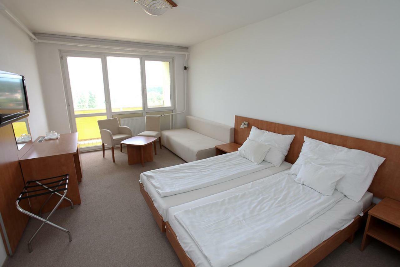 Aranypart Hotel Siofok Ngoại thất bức ảnh