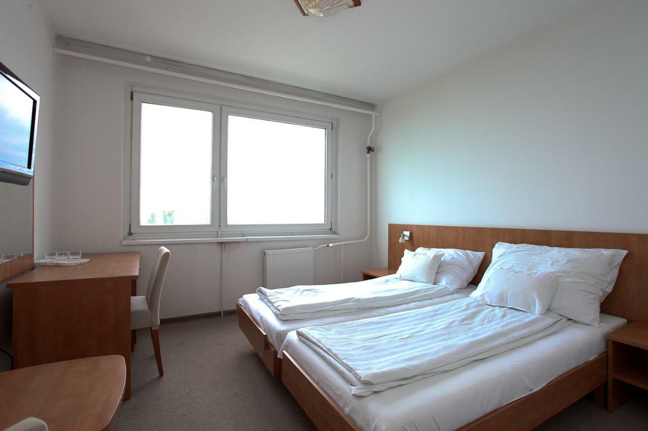 Aranypart Hotel Siofok Ngoại thất bức ảnh