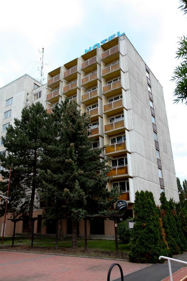 Aranypart Hotel Siofok Ngoại thất bức ảnh