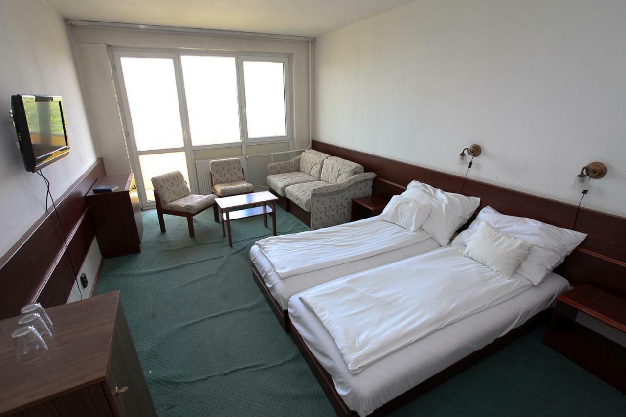 Aranypart Hotel Siofok Ngoại thất bức ảnh