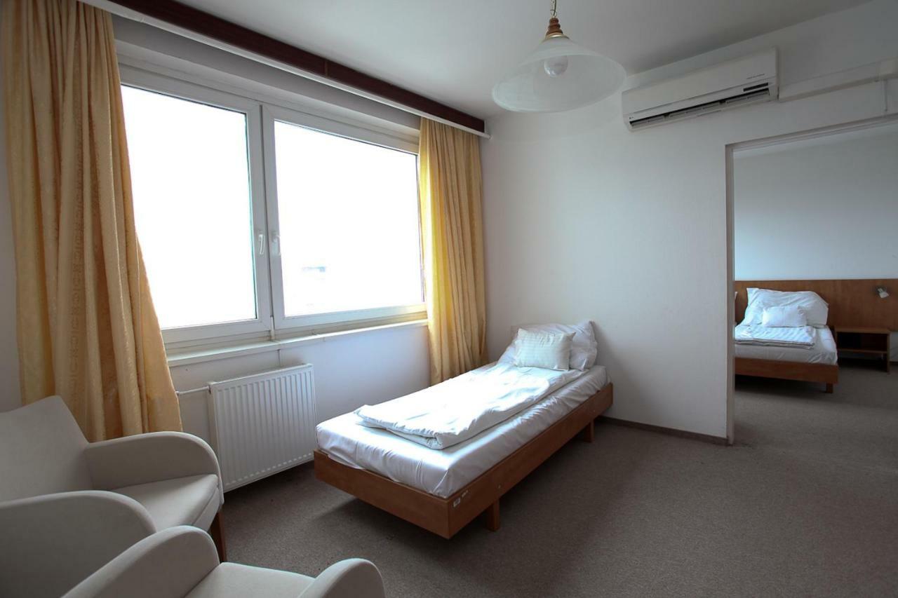 Aranypart Hotel Siofok Ngoại thất bức ảnh