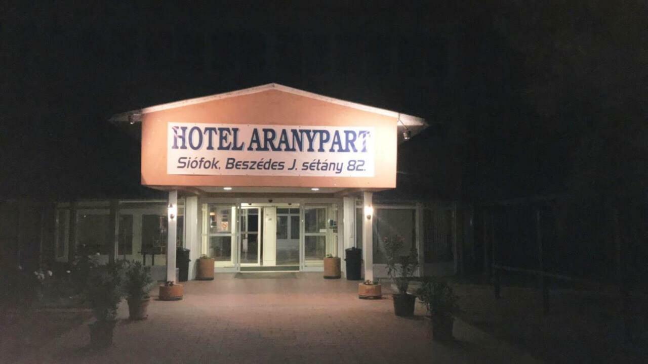 Aranypart Hotel Siofok Ngoại thất bức ảnh