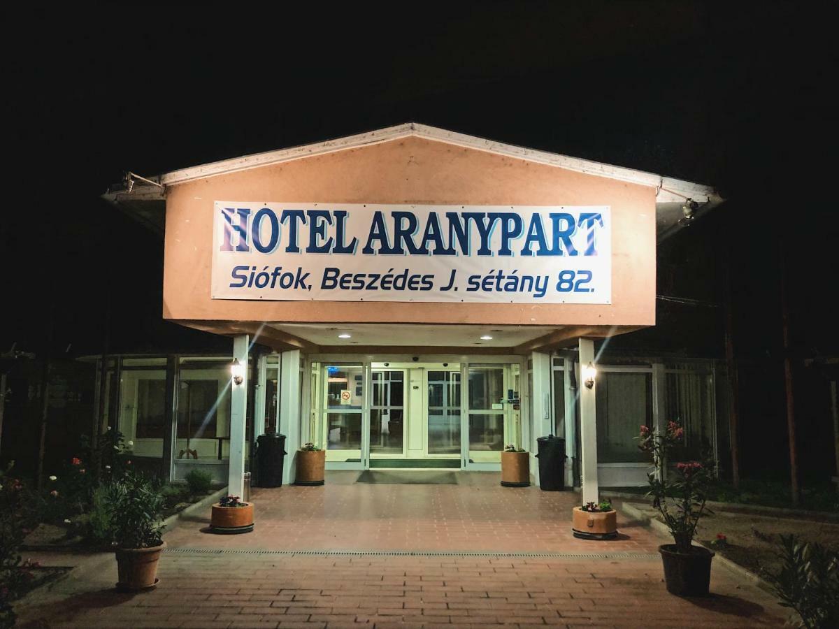 Aranypart Hotel Siofok Ngoại thất bức ảnh