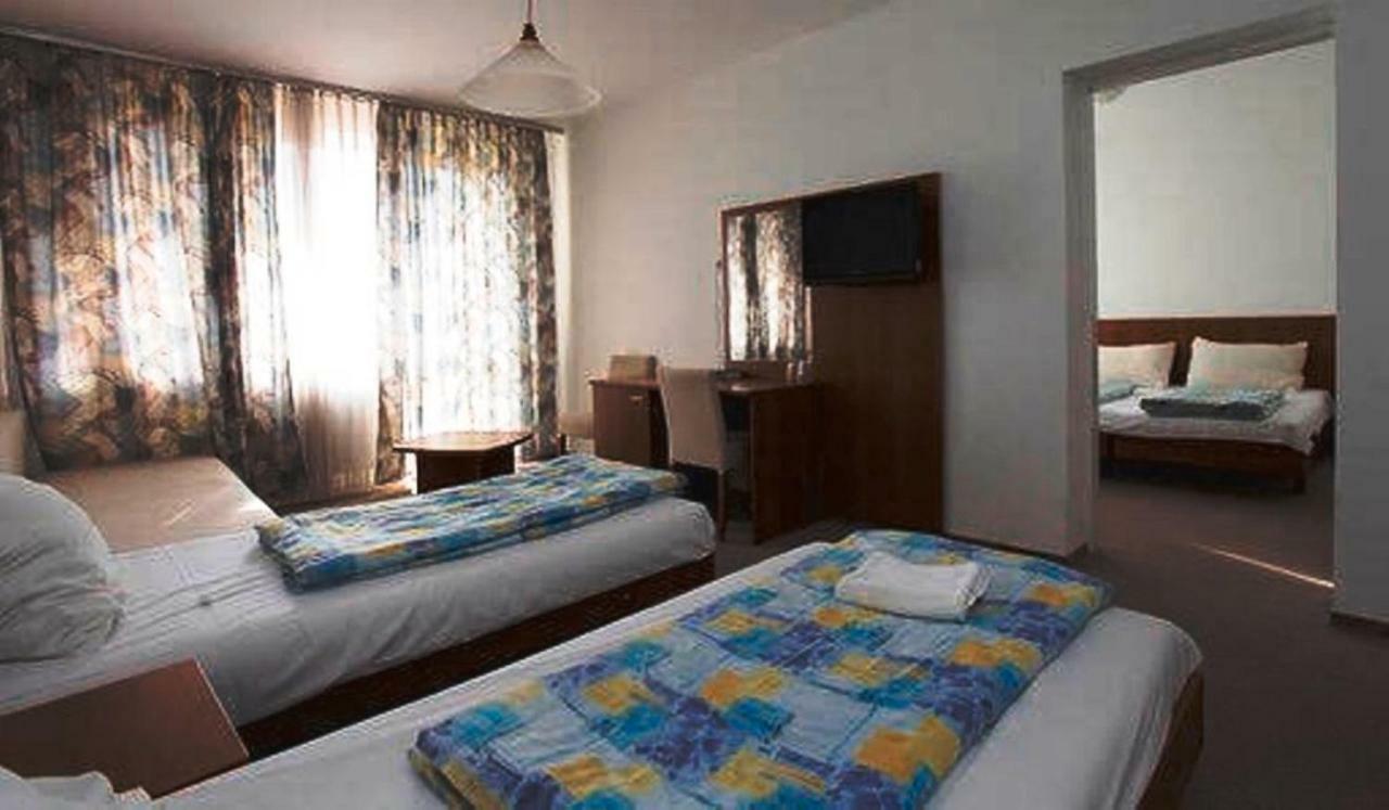 Aranypart Hotel Siofok Ngoại thất bức ảnh