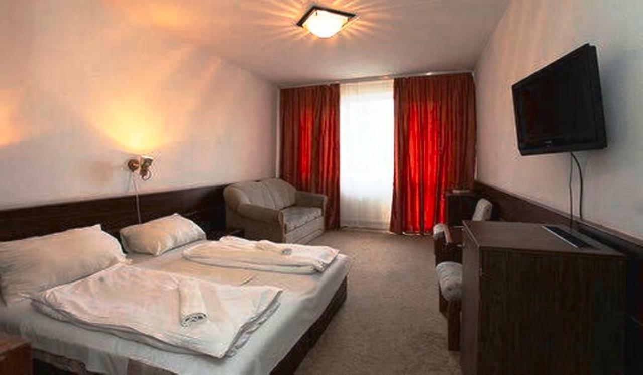 Aranypart Hotel Siofok Ngoại thất bức ảnh