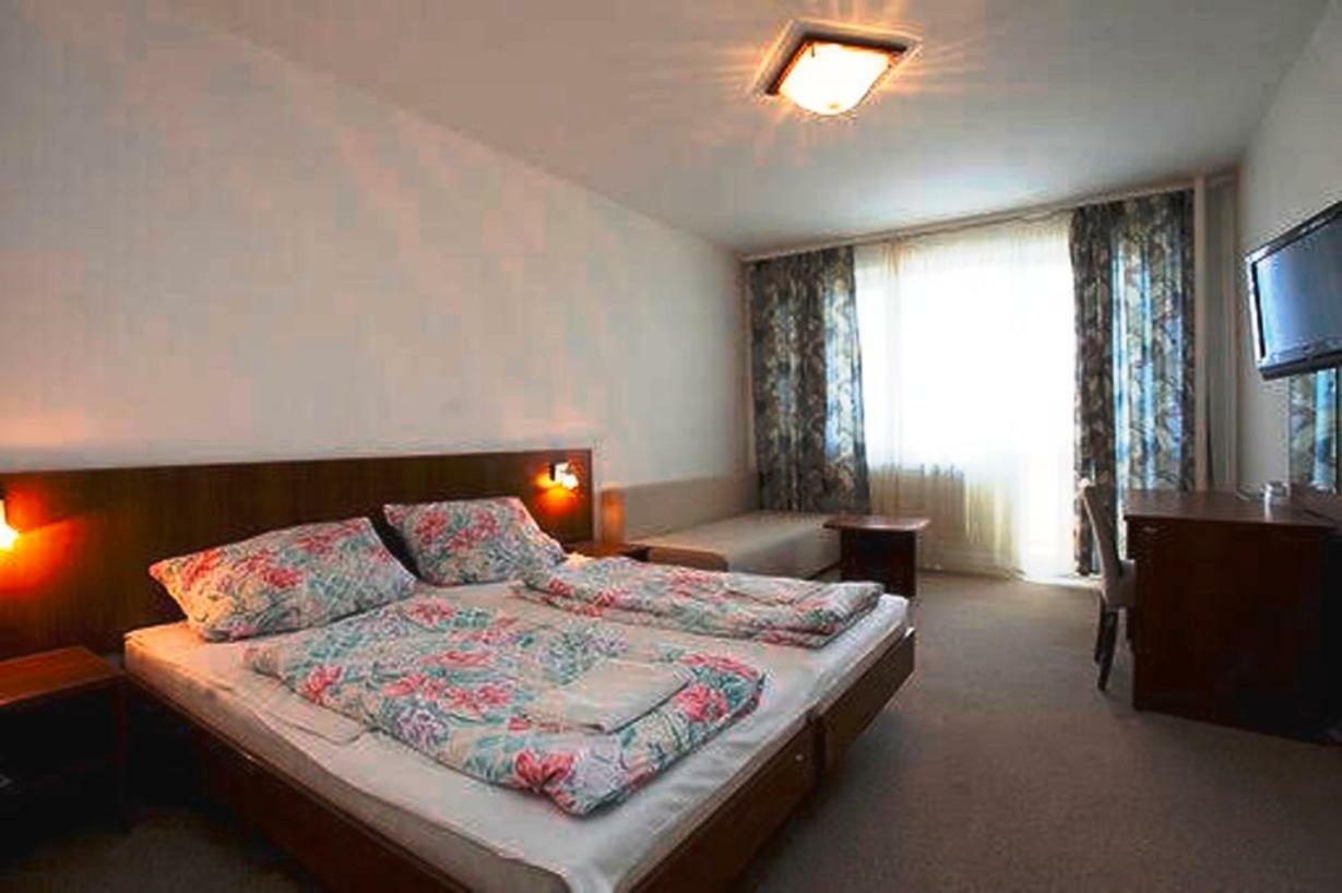 Aranypart Hotel Siofok Ngoại thất bức ảnh