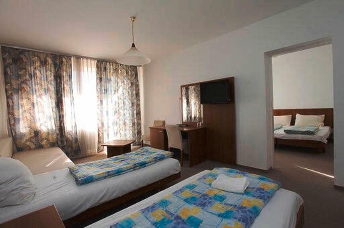 Aranypart Hotel Siofok Ngoại thất bức ảnh