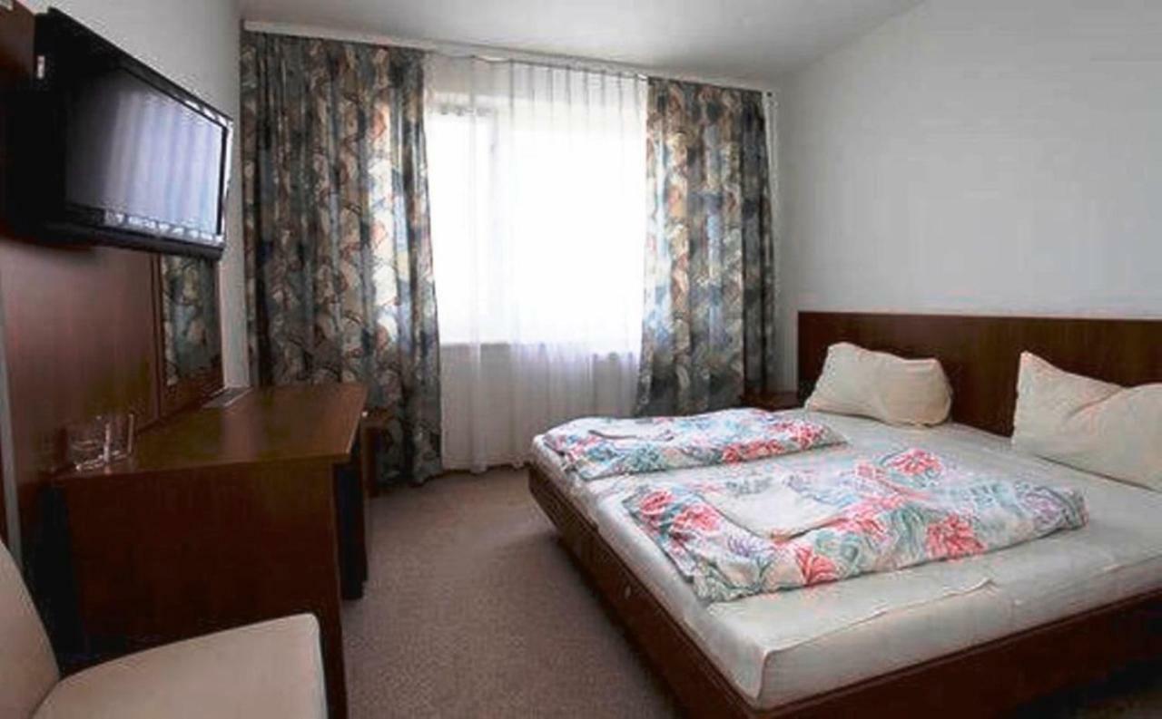 Aranypart Hotel Siofok Ngoại thất bức ảnh